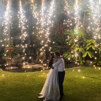 Novia posando en gazebo de madera Mi Boda en Cuerna